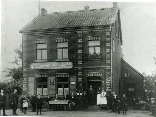 Restaurant und Café Heinrich Zass (später: Haus Hagelkreuz) an der Opladener Straße um 1904 Restaurant und Café Heinrich Zass (später: Haus Hagelkreuz) an der Opladener Straße um 1904